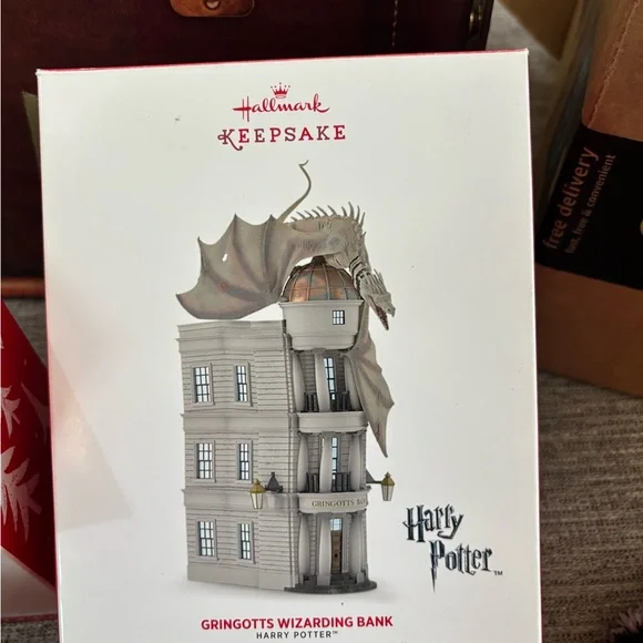 Hallmark Keepsake Gringotts Bank with Dragon Ornament 2017 - Picture 1 of 2